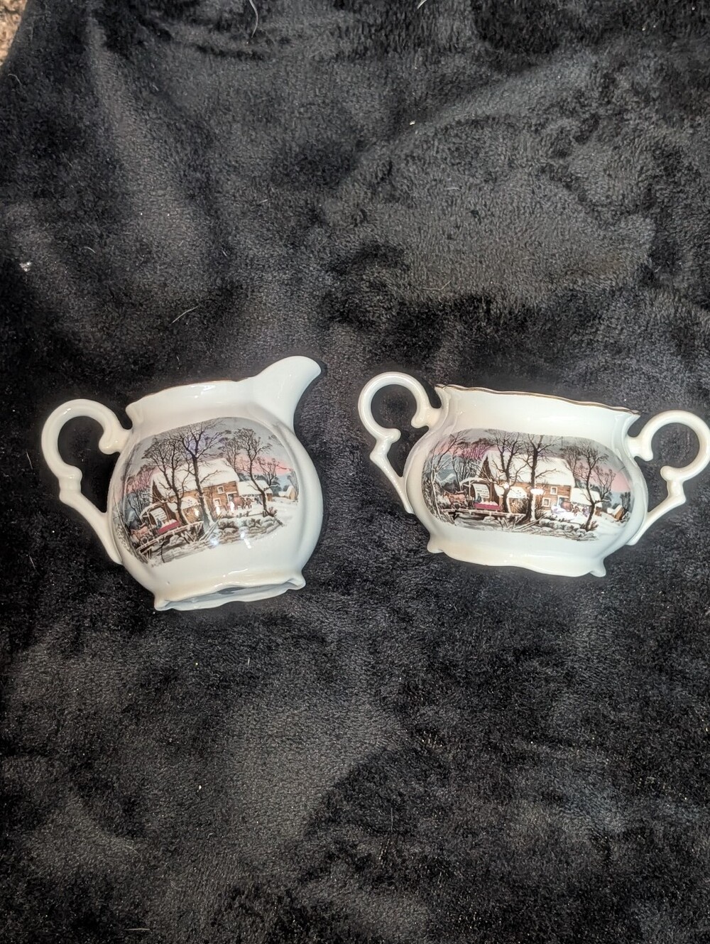 3/$15 Avon 1977 Creamer And Sugar Bowl Set